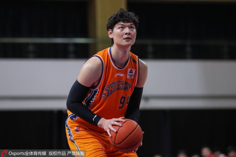 大家虽然都姓叶，但我们早就已经独立出来了，而且我们家族也有我们家族自己的事情，这种时候怎么可能把自己家的事情丢到一边，跑来为本家服务呢？况且，我们本身就是小打小闹，不像本家这么家大业大的，要是再把自己家的事情耽误了，那将来岂不是更困难了吗？说着，他又急忙看向身边众人，煽风点火道：大家说说我刚才讲的有没有道理？本家原本就是资产过万亿的大家族，刚才又逼着我们拿出一半家产，还将万龙殿收入麾下，实力比咱们这些旁系加起来还要强得多，哪能再来抢我们这些旁系的人手？其他人心里也多少有些不满。